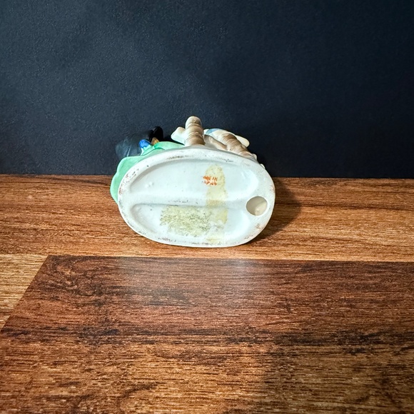 Figurine of Boy Playing Horn - Picture 7 of 12